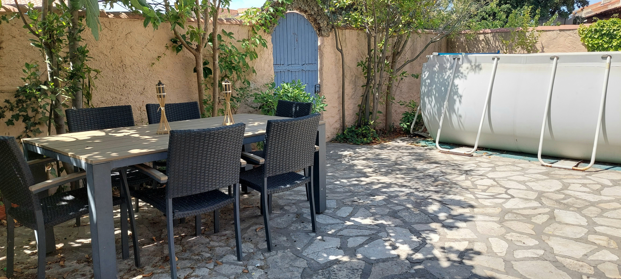 Extérieur avec piscine hors sol