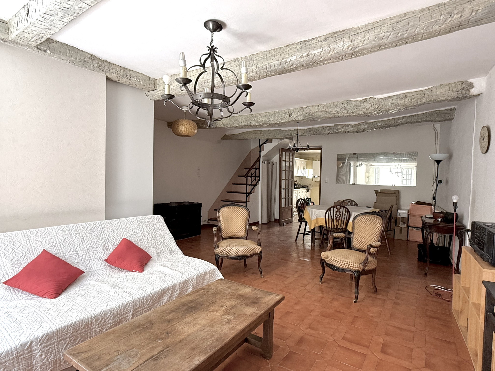 Charmante maison à rénover avec terrasse et garage